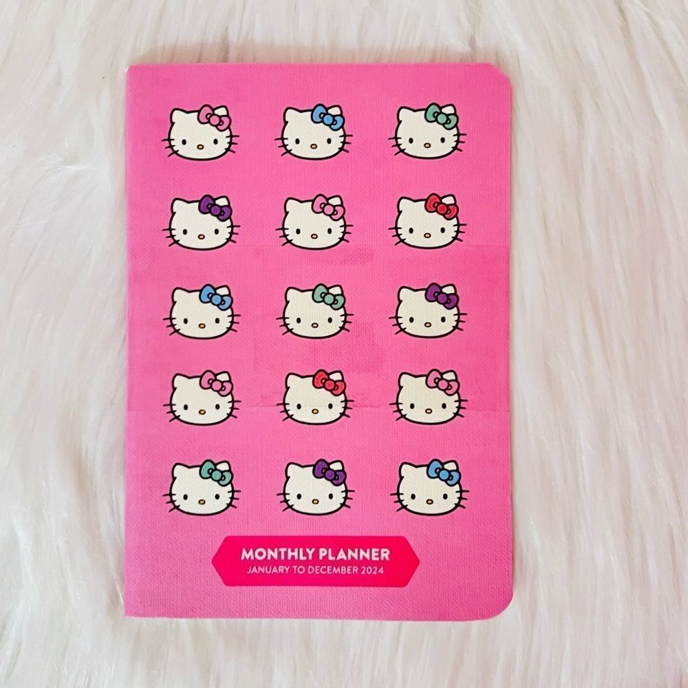 Hello Kitty Monthly Planner - Picture 1 of 6